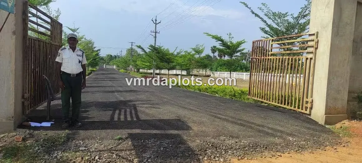 VMRDA PLOTS IN DAKAMARRI - DAKAMARRI - image 2